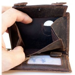 Kožená peněženka s kamionem, se dvěma upínkami a 45 cm dlouhým řetízkem a karabinkou s ochranou dat na kartách