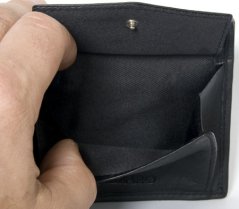 Černá kožená peněženka Azzaro s šedými okraji s italským vyklápěcím uspořádáním