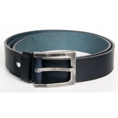 Velmi tmavě modrý, téměř černý kožený opasek. Šířka 39 mm, délka 125 cm